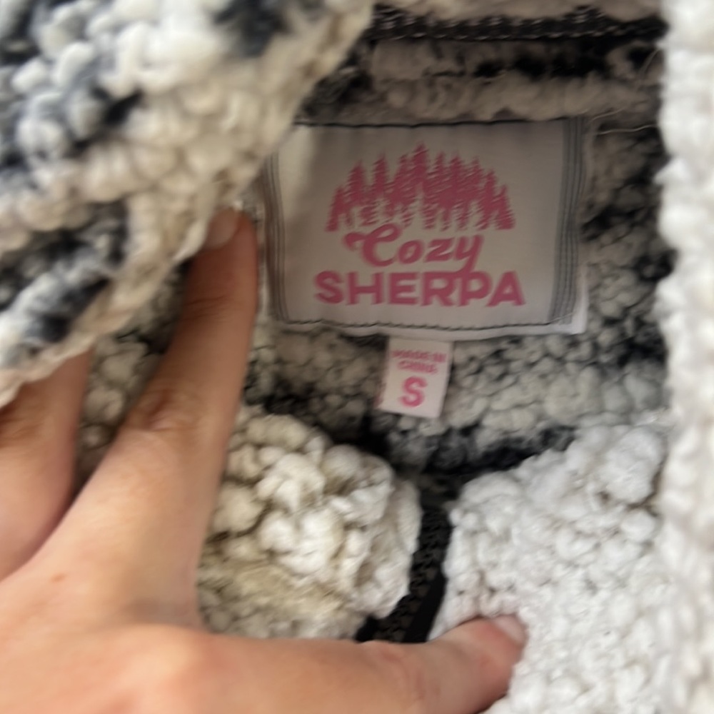 Fuzzy jacket - Picture 2 of 2